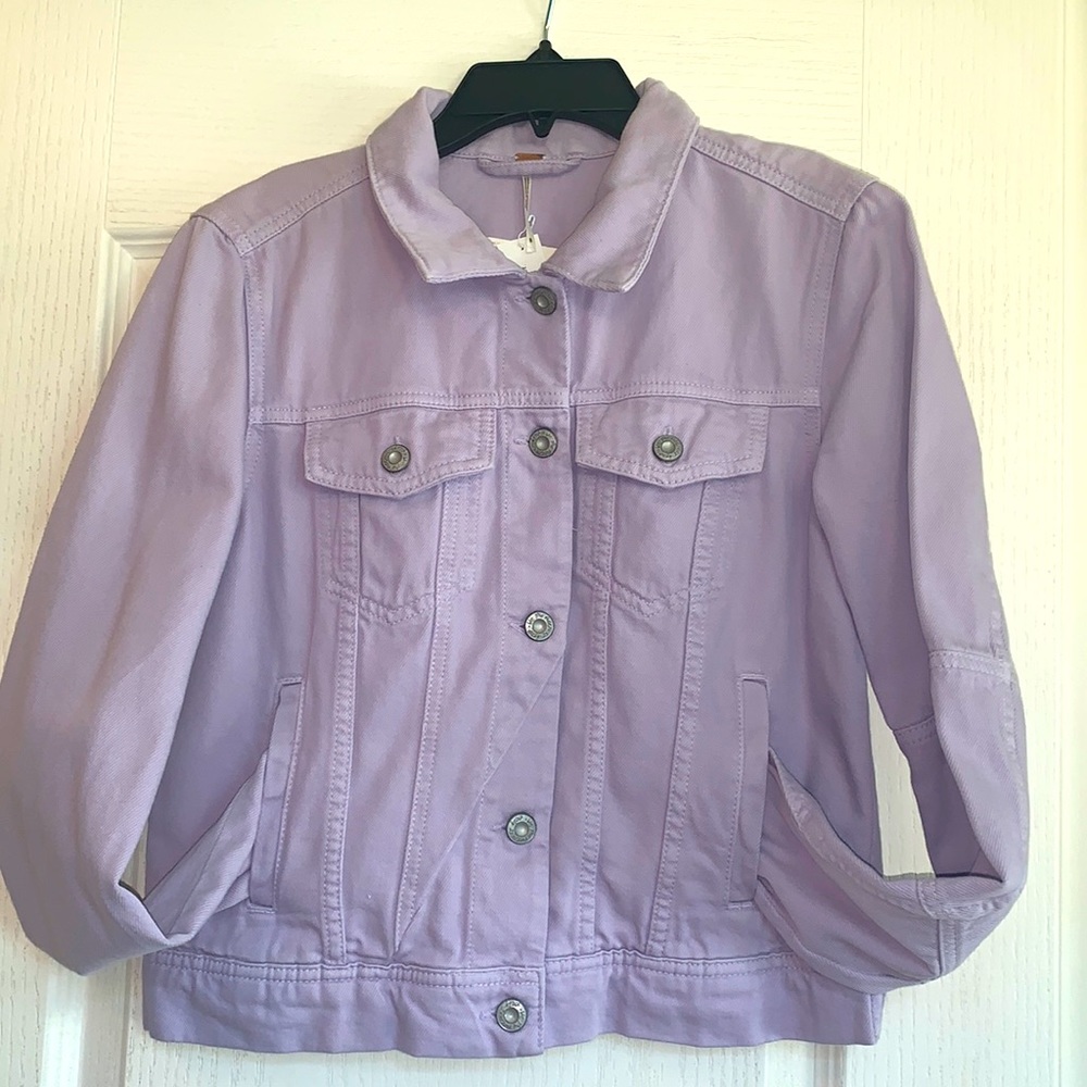 NWT❣️ Free People Short waisted Denim Jacket 💜💜💜